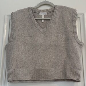 Gray V-Neck Sleeveless Sweater